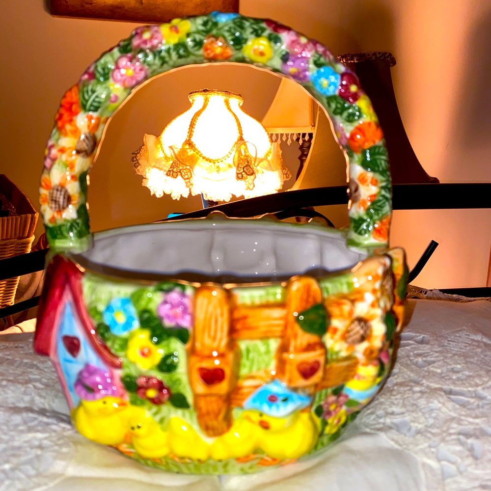 WCL Ceramic Vintage Spring Basket “Baby Chicks”